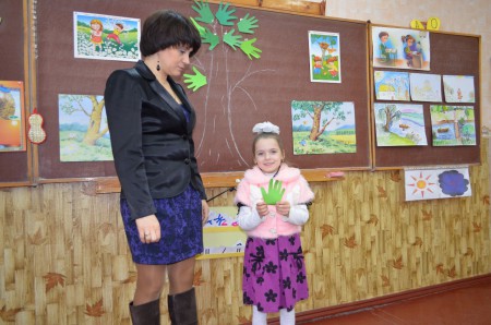 «Краса природи, відіграє велику роль у вихованні  духовного  благородства. Вона виховує в душі дитини  здатність відчувати,сприймати тонкощі, відтінки                                   речей,  явищ,  порухи серця»  В. Сухомлинський